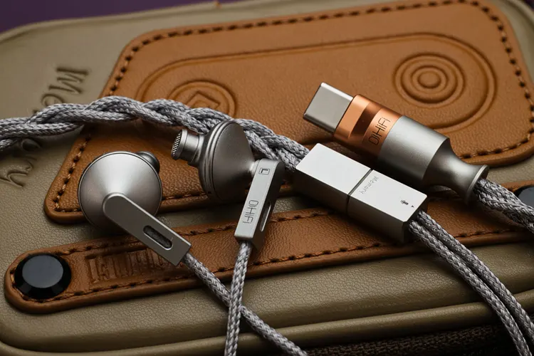 ddHiFi Memory ear shells and cable with USB-C termination on leather