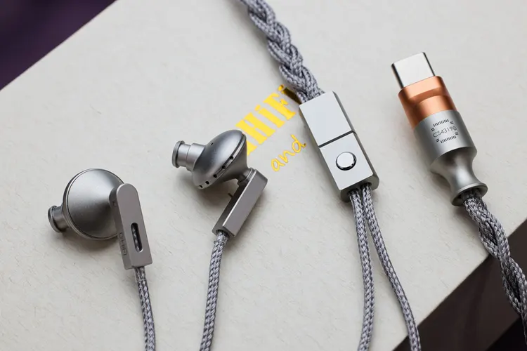 ddHiFi Memory ear shells and cable with USB-C termination