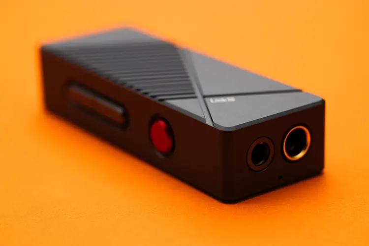 xDuoo Link10 headphone ports