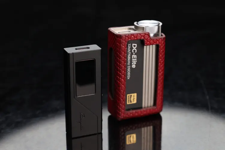 Cayin RU3 beside the iBasso DC-Elite