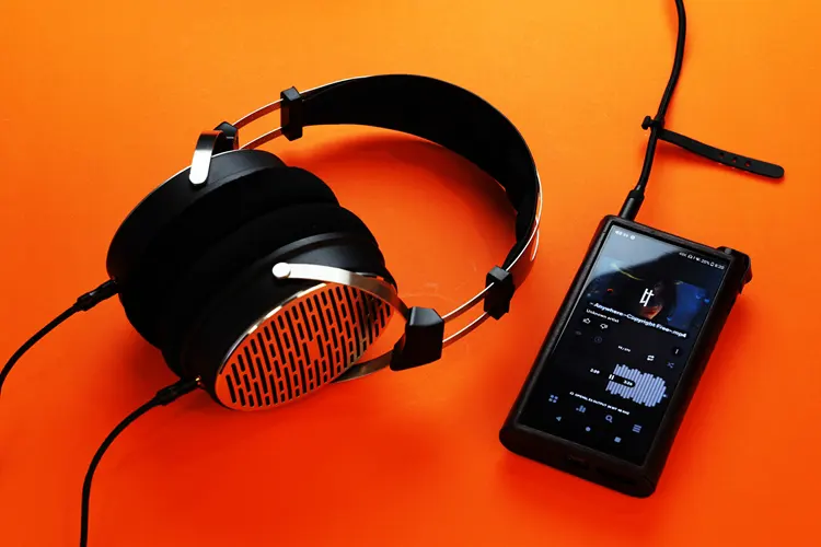 FiiO JT3 headphones connected to the FiiO M15S DAP