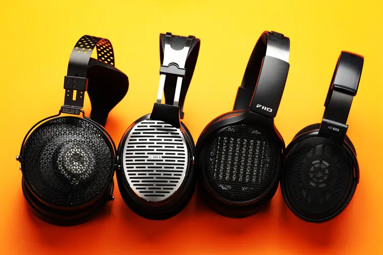 FiiO JT7 headphones beside 3 other headphones