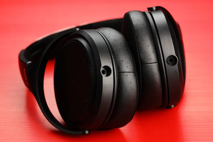 FiiO JT7 headphones bottom view