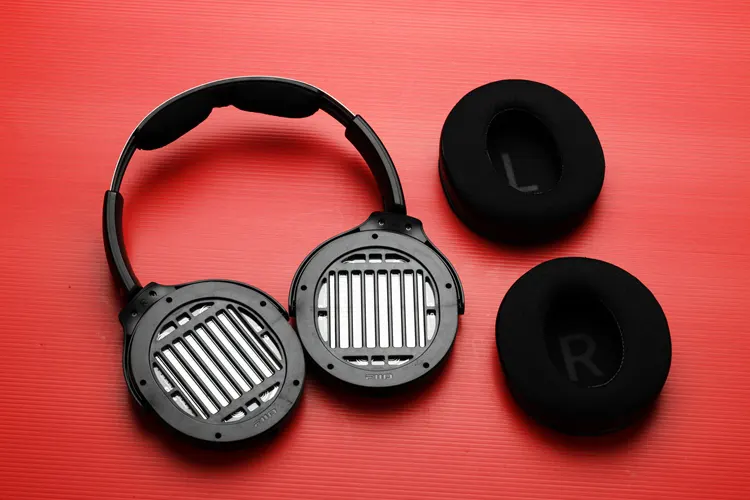 FiiO JT7 headphones with earpads taken off