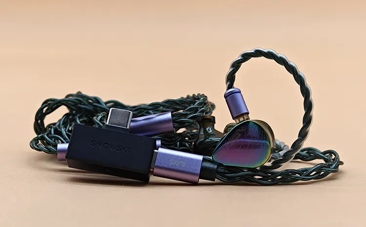 FiiO SNOWSKY Tiny paired with MOONDROP RAYS earphones