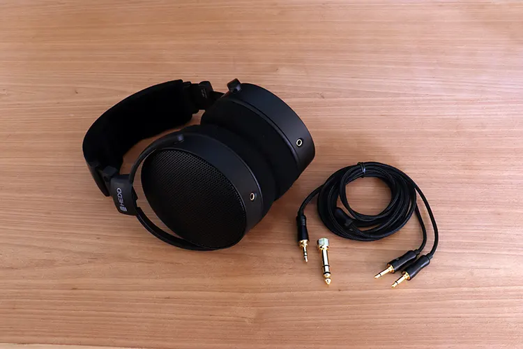 HEDD Audio HEDDphone D1 beside its stock cable