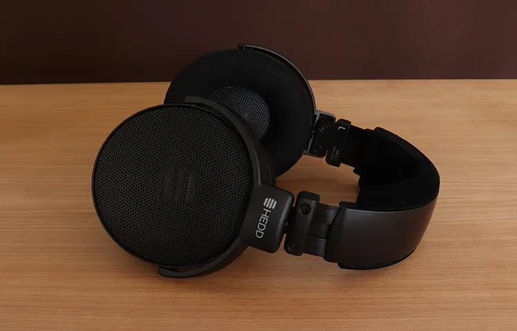 HEDD Audio HEDDphone D1 on their side