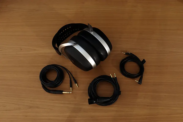HIFIMAN Audivina LE with 3 stock cables