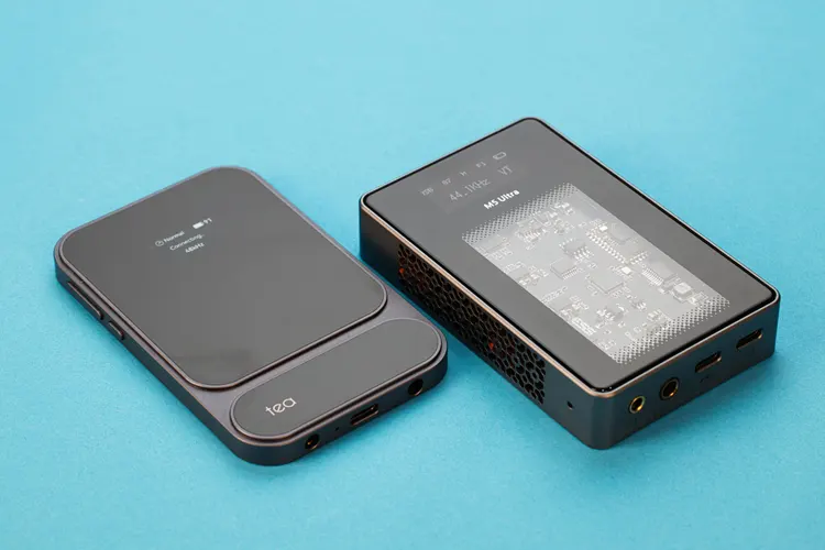 Khadas Tea Pro beside MUSE HiFi M5 Ultra portable amplifier