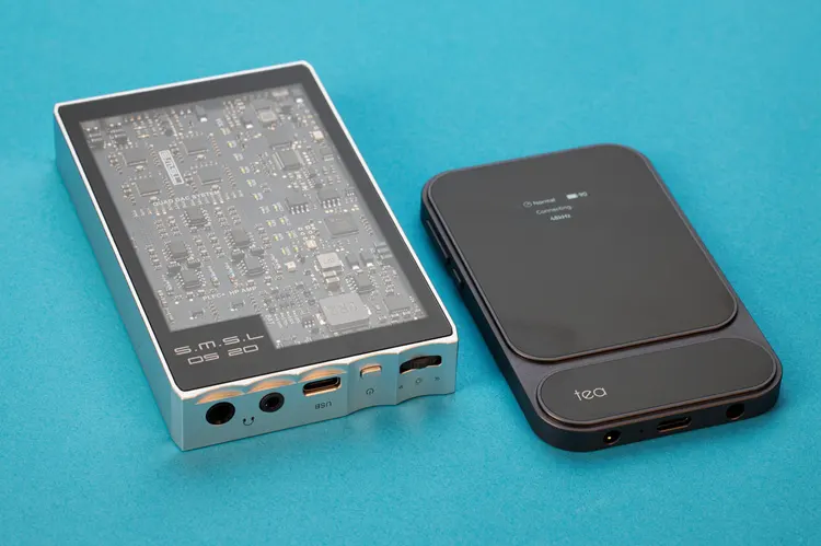 Khadas Tea Pro beside SMSL DS20 portable amplifier