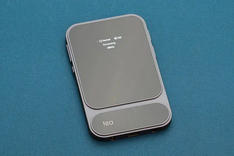 Khadas Tea Pro front LCD screen turned on