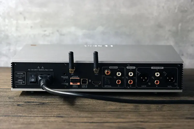 Luxsin X9 back panel