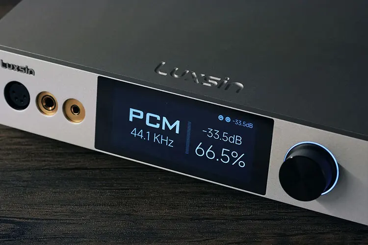 Luxsin X9 front panel screen close up