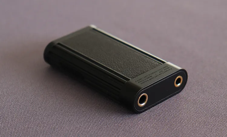 ONIX Beta XI2 dongle DAC back panel