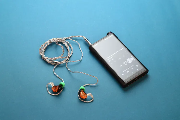 Tipsy M5 shells connected to FiiO M15S