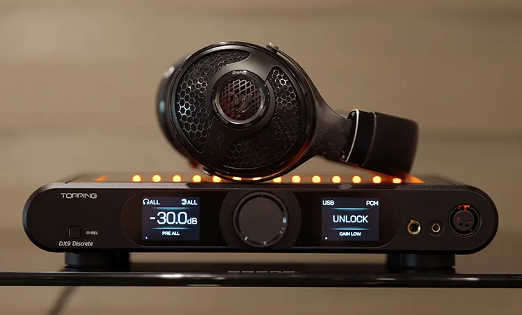 Topping DX9 Discrete amplifier with Focal Utopia 2022 on top