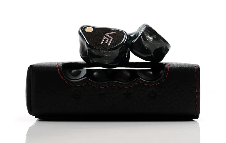 Vision Ears XCON shells on top of Chord Mojo 2