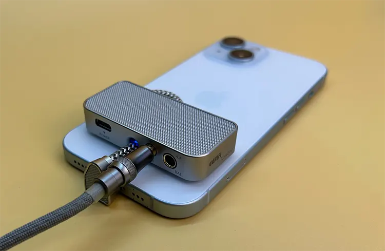 ddHiFi TC44Grip aattached to smartphone with headphone cable