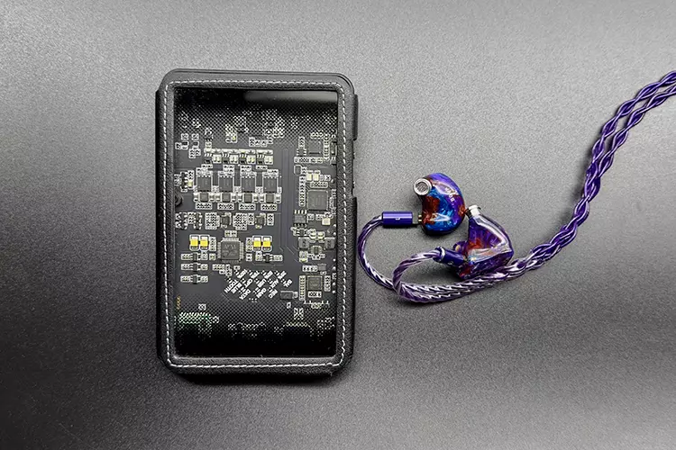 BGVP Astrum beside Questyle portable amplifier