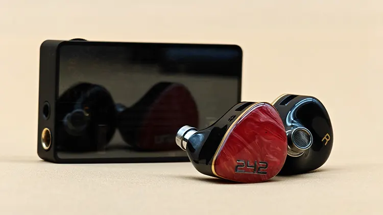 DUNU DN242 besides the Heartfield R1 dongle DAC