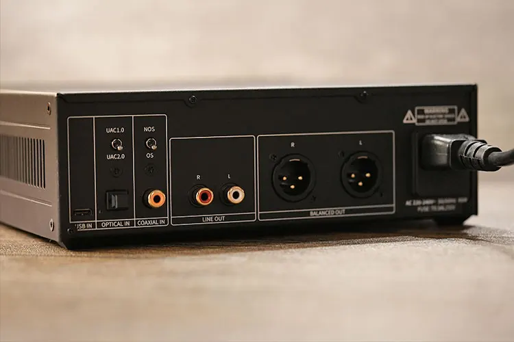 FiiO Warmer R2R back panel