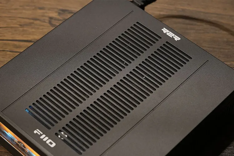 FiiO Warmer R2R black vented top panel