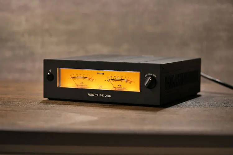 FiiO Warmer R2R front panel angled