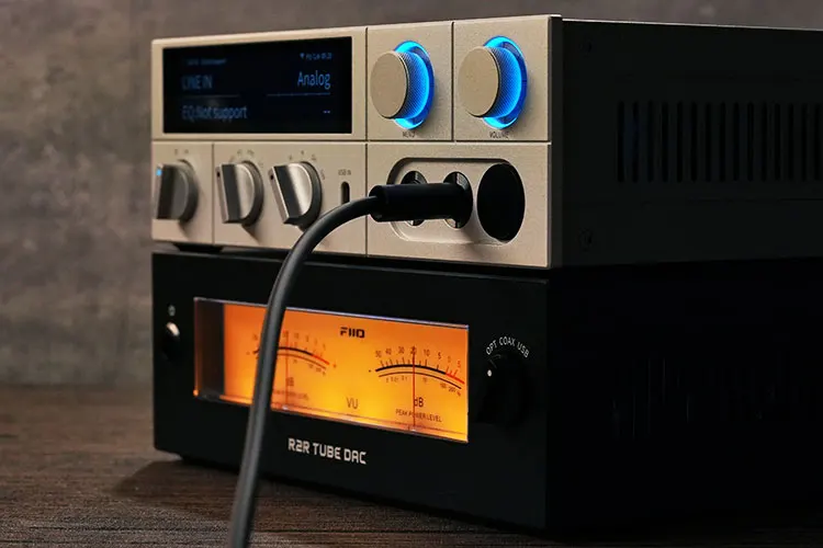 FiiO Warmer R2R with silver FiiO K17 amplifier on top