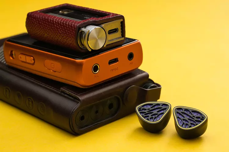 Kinera NOTT Phantom beside 3 stacked sources