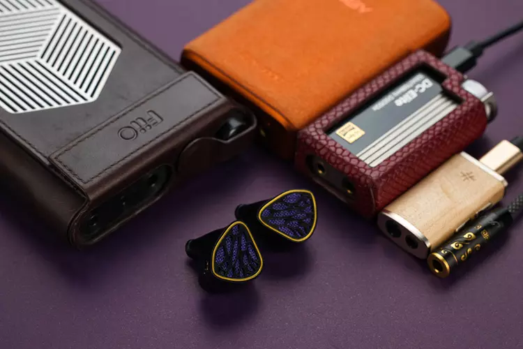 Kinera NOTT Phantom beside 5 sources