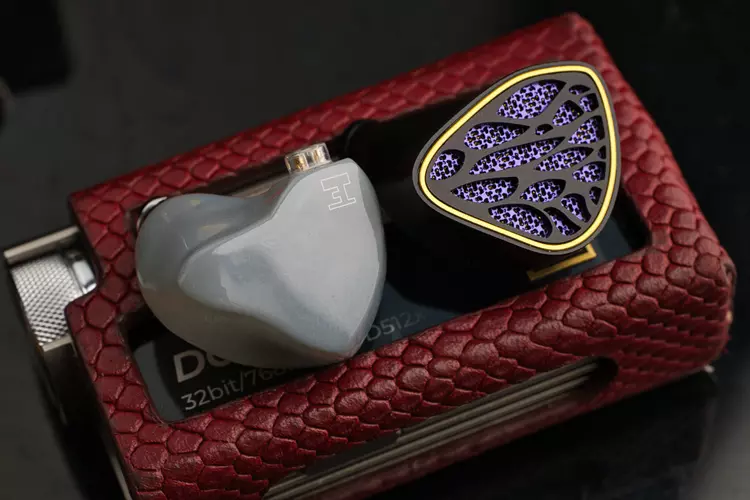 Kinera NOTT Phantom shell beside DITA Project M shell