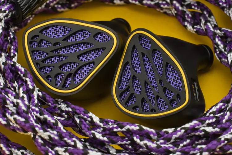 Kinera NOTT Phantom shells inside a rolled up cable