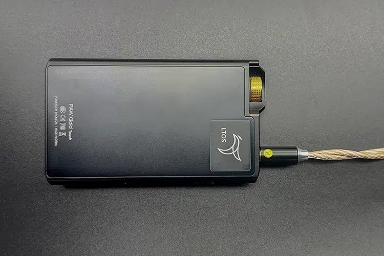 PLUSSOUND Hybrid XL cable connected to Lotoo PAW Touch Gold DAP