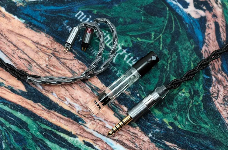 Rossi&Wing Lua Synchronicity HOKKI No 4 perfume and stock cable