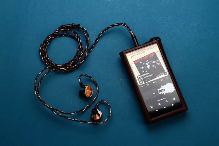 SIVGA Nightingale PRO connected to FiiO M15S