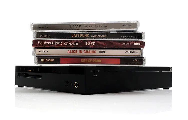 Shanling EC Zero T with several CDs on top