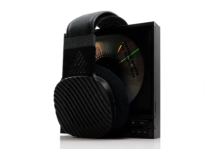 Shanling EC Zero T with the ABYSS JOAL headphones on top