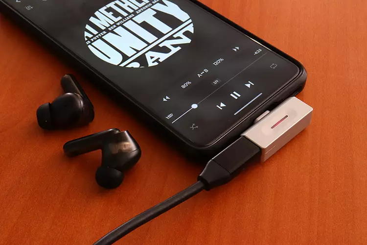 FiiO AIR LINK dongle charging passthrough
