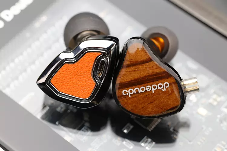 FiiO JH13 beside Hidizs MS2 PRO