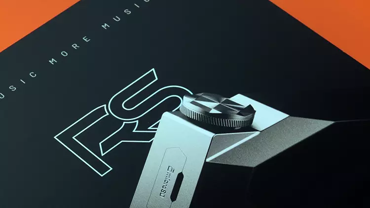 HiBy RS8 II close up of the top of the retail box