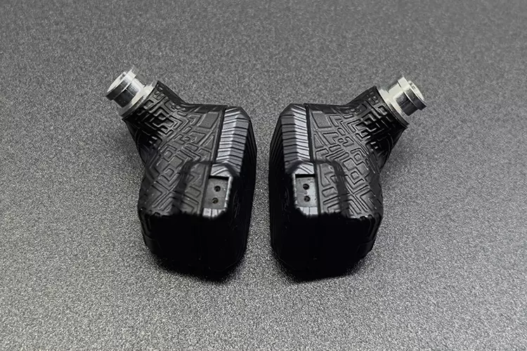 PLUSSOUND VOLTA SE nozzles facing outwards