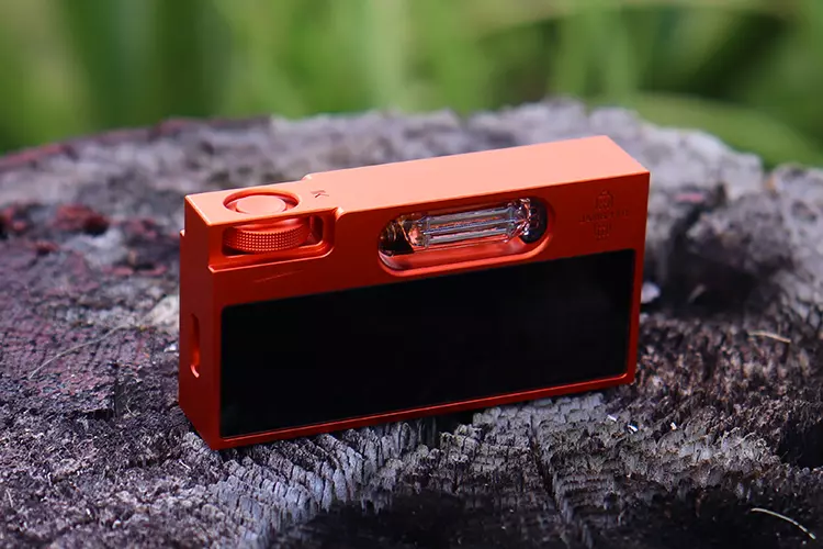 Shanling UA7 on a tree trunk