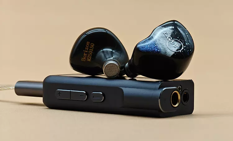 ZiiGaat Horizon shells on top of Colorfly CDA-M2 dongle DAC