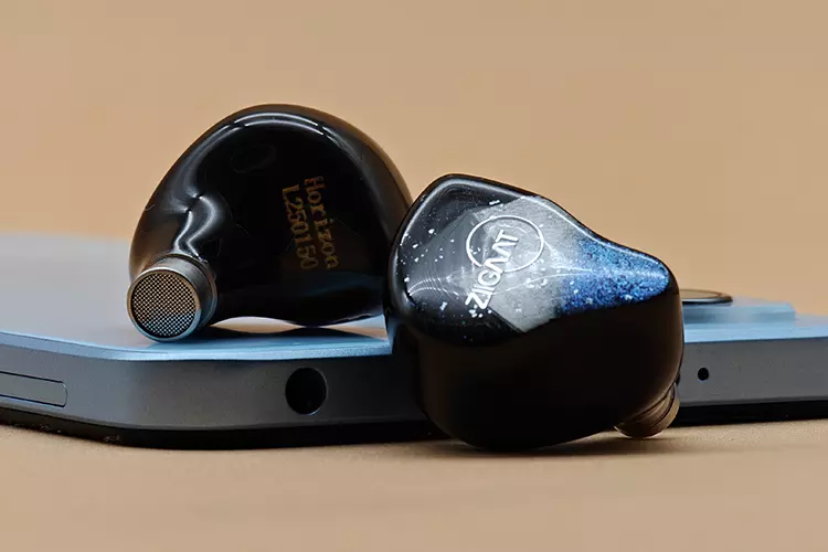 ZiiGaat Horizon shells on top of a blue mobile phone