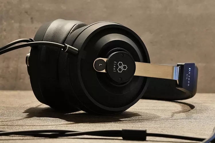 final DX3000 CL headphones cable view