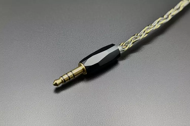 Campfire Audio Andromeda 10 4.4mm cable jack