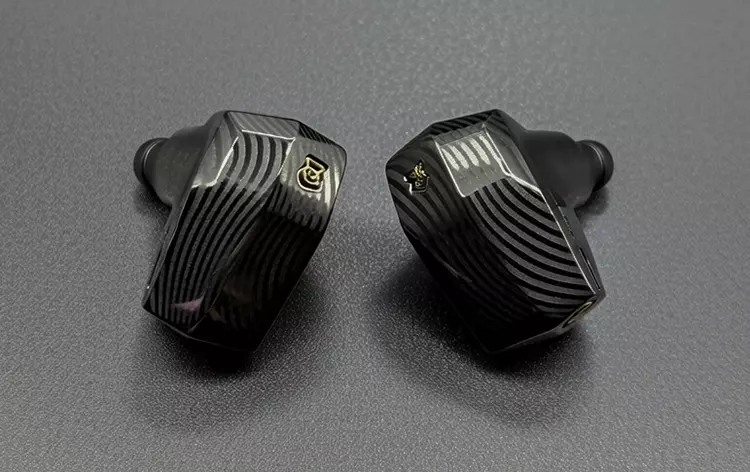 Campfire Audio Andromeda 10 shells with logo showing