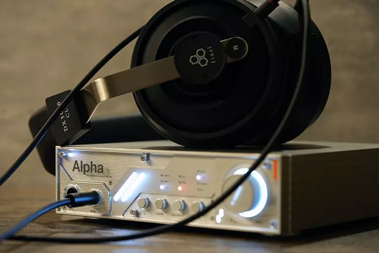 D&A Alpha with the final DX3000 CL headphones on top