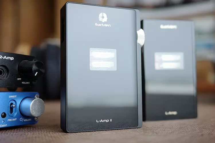 EarMen L-Amp MK2 standing upright