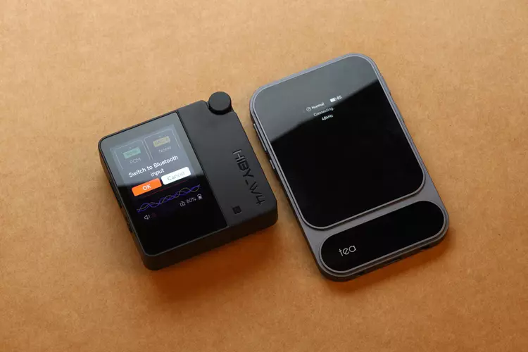 HiBy W4 beside the Khadas Tea Pro dac amp